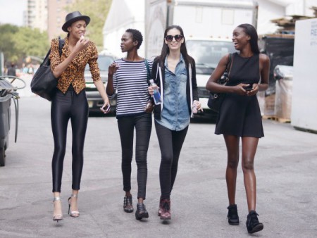 en sağdakinin ayakkabısı ISHABEL!!!